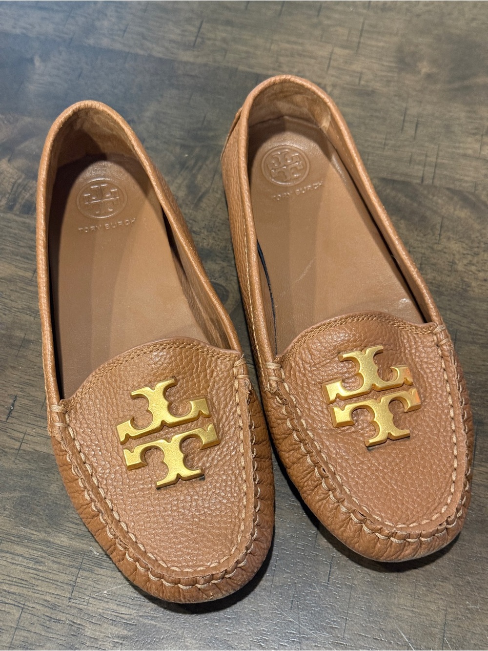 Tory Burch Tan Pebbled Leather Gold Logo Driving Loafers